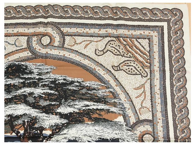 Carré Hermès Sous Le Cèdre 90 cm Seta Beige/Bianco Marrone Blu Grigio - vista 4