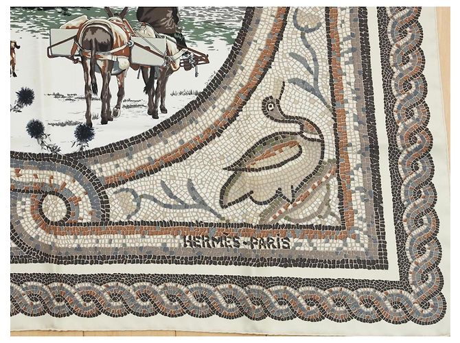 Carré Hermès Sous Le Cèdre 90 cm Seta Beige/Bianco Marrone Blu Grigio - vista 5