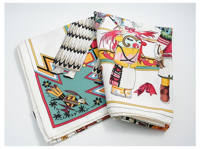 Carré Hermès Kachina di Kermit Oliver 90 cm Seta Bianca Marrone Nero Bianco Rosso Blu D'oro Verde Giallo - vista 13