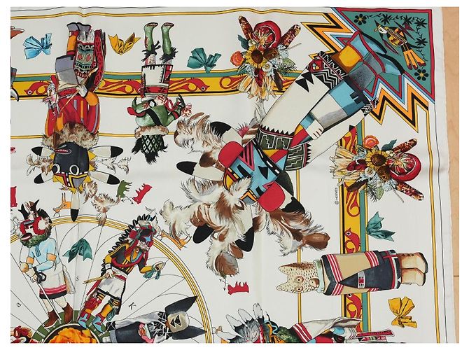 Carré Hermès Kachina di Kermit Oliver 90 cm Seta Bianca Marrone Nero Bianco Rosso Blu D'oro Verde Giallo - vista 5