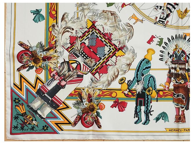 Carré Hermès Kachina di Kermit Oliver 90 cm Seta Bianca Marrone Nero Bianco Rosso Blu D'oro Verde Giallo - vista 7