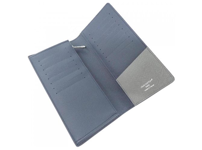 Louis Vuitton Taiga Portefeuille Brazza Portafoglio Marrone Blu navy - vista 4