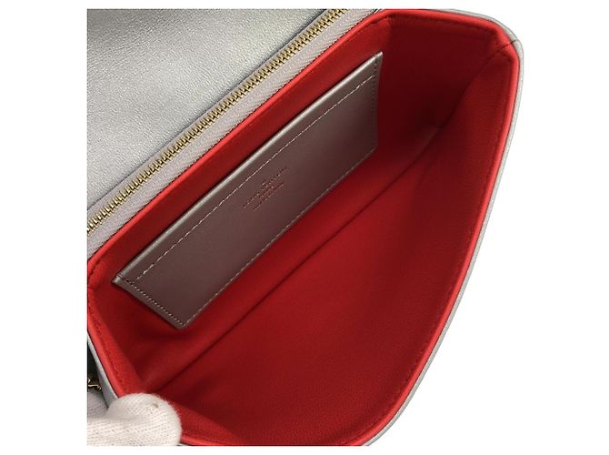 Louis Vuitton Coussin Pochette M82017 Borsa a Spalla Argento - vista 6