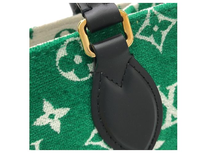 Borsa Louis Vuitton Monogram Jacquard Velvet OnTheGo PM Verde - vista 4