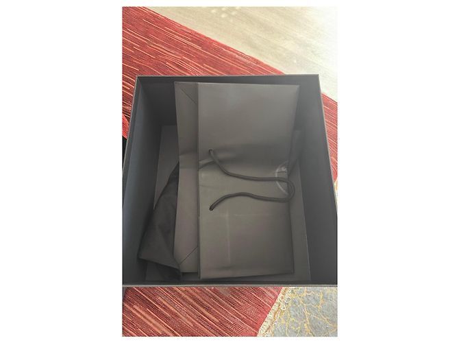 Scatola regalo Hermès nera e sacchetto Nero - vista 3