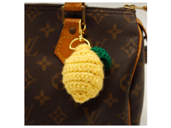 Louis Vuitton Portachiavi Limone all'Uncinetto Verde Giallo Gold hardware - vista 3