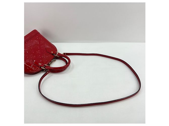 Borsa Louis Vuitton Alma BB in rosso - vista 10