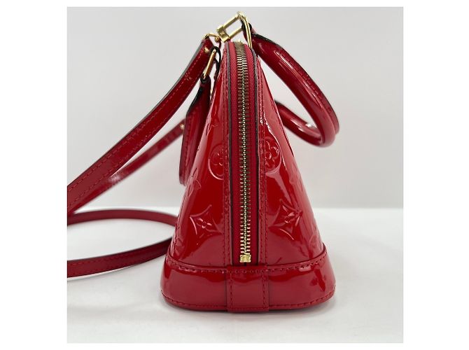 Borsa Louis Vuitton Alma BB in rosso - vista 5