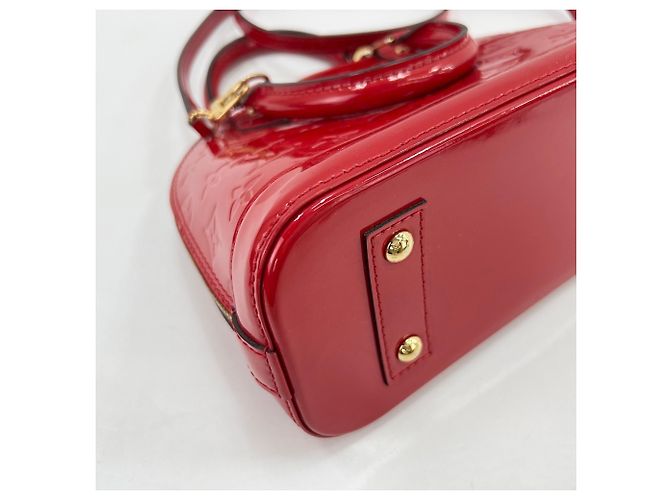 Borsa Louis Vuitton Alma BB in rosso - vista 8