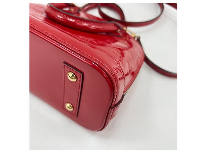 Borsa Louis Vuitton Alma BB in rosso - vista 9