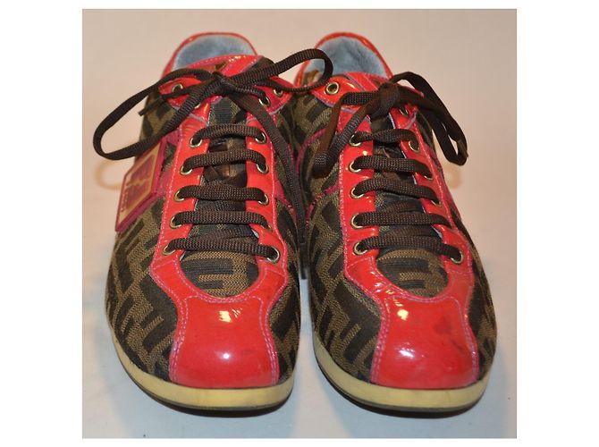 Fendi Zucca Sneaker aus Canvas und Lackleder Braun Rot - Ansicht 2