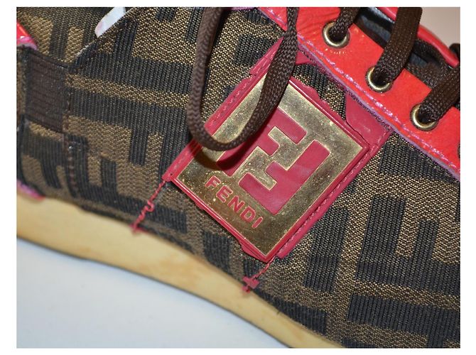 Fendi Zucca Sneaker aus Canvas und Lackleder Braun Rot - Ansicht 3