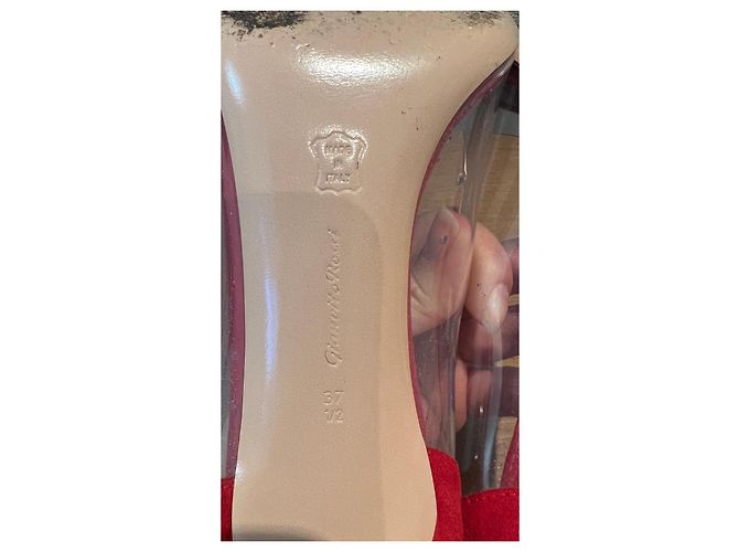 Gianvito Rossi Pumps aus rotem Wildleder und Plexi - Ansicht 3