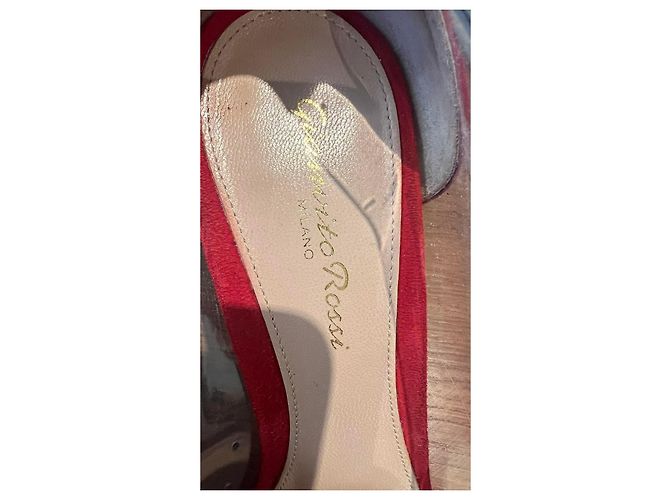 Gianvito Rossi Pumps aus rotem Wildleder und Plexi - Ansicht 5