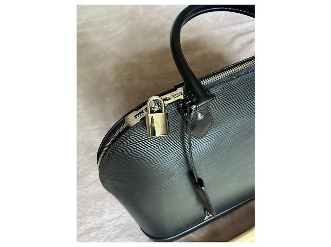 Louis Vuitton Alma GM Borsa in pelle Epi nera Nero - vista 2