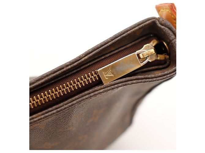 Louis Vuitton Monogram Pochette Florentine PM Castaño Monograma - vista 9