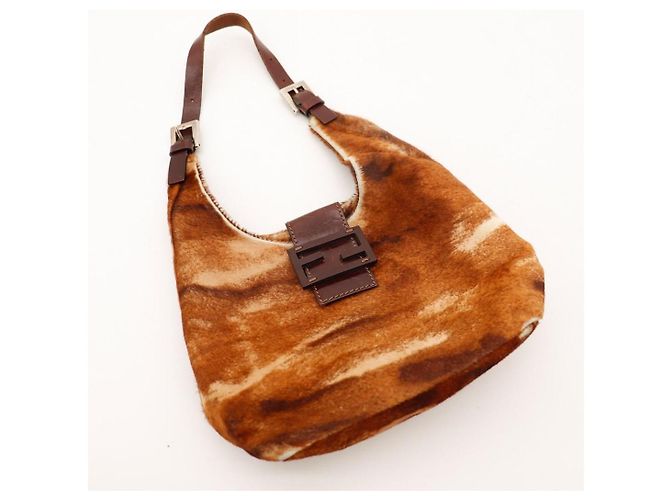 Fendi Borsa Baguette in pelliccia marrone - vista 5