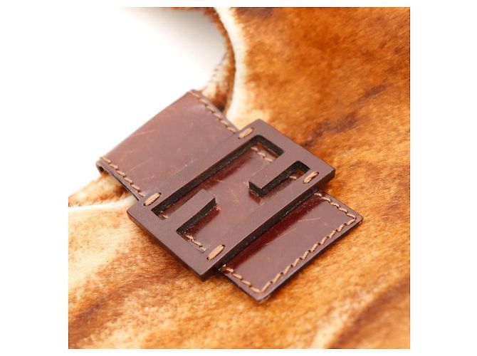 Fendi Borsa Baguette in pelliccia marrone - vista 6