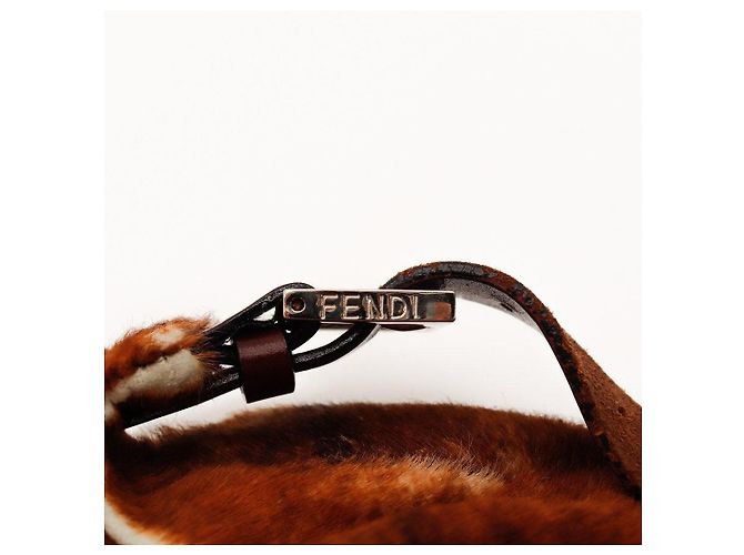 Fendi Borsa Baguette in pelliccia marrone - vista 8