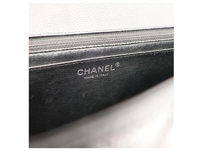 Chanel Borsa Classic Flap Medium in pelle caviar nera Nero - vista 13