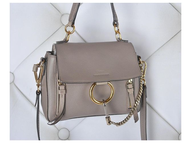 Chloé Faye Piccola Borsa a Tracolla in Pelle - Taupe Gray Beige - vista 4