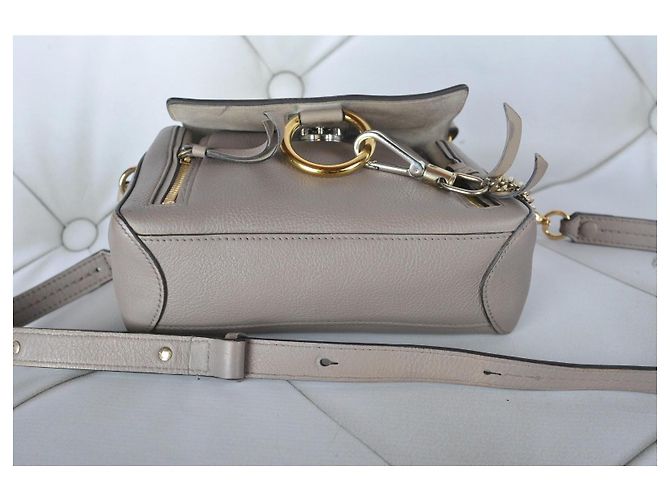 Chloé Faye Piccola Borsa a Tracolla in Pelle - Taupe Gray Beige - vista 9