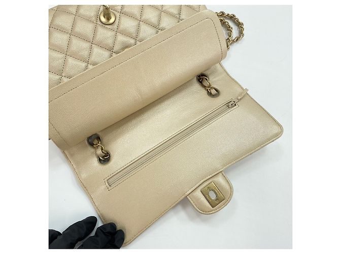 Timeless Borsa a tracolla Chanel Matelassé 25 in Beige - vista 10