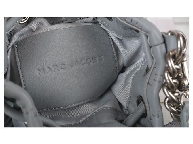 Marc Jacobs The J Marc gesteppte Leder-Bucket-Bag - Grau - Ansicht 14