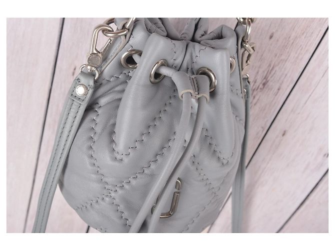 Marc Jacobs The J Marc gesteppte Leder-Bucket-Bag - Grau - Ansicht 4