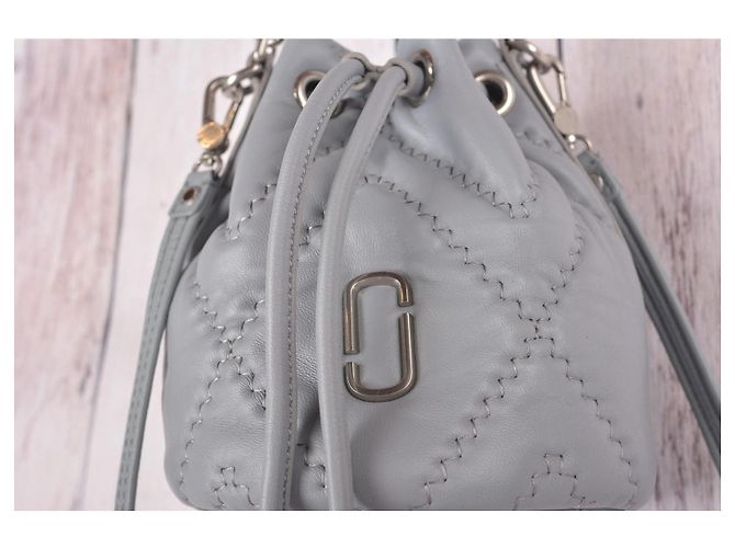 Marc Jacobs The J Marc gesteppte Leder-Bucket-Bag - Grau - Ansicht 5