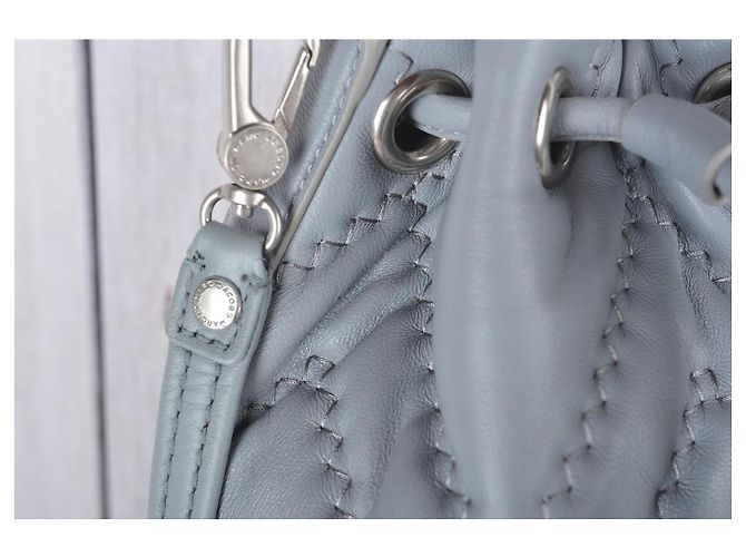 Marc Jacobs The J Marc gesteppte Leder-Bucket-Bag - Grau - Ansicht 7