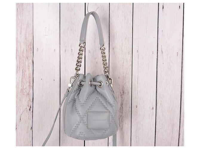 Marc Jacobs The J Marc gesteppte Leder-Bucket-Bag - Grau - Ansicht 8