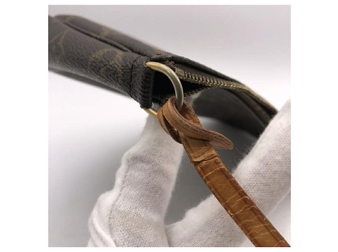 Borsa Louis Vuitton Pochette Accessoires Marrone - vista 4