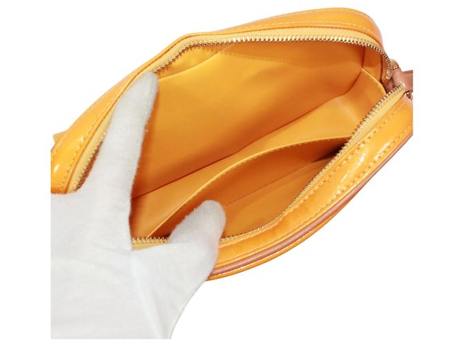 Borsa a Spalla Louis Vuitton Christie MM Giallo - vista 7