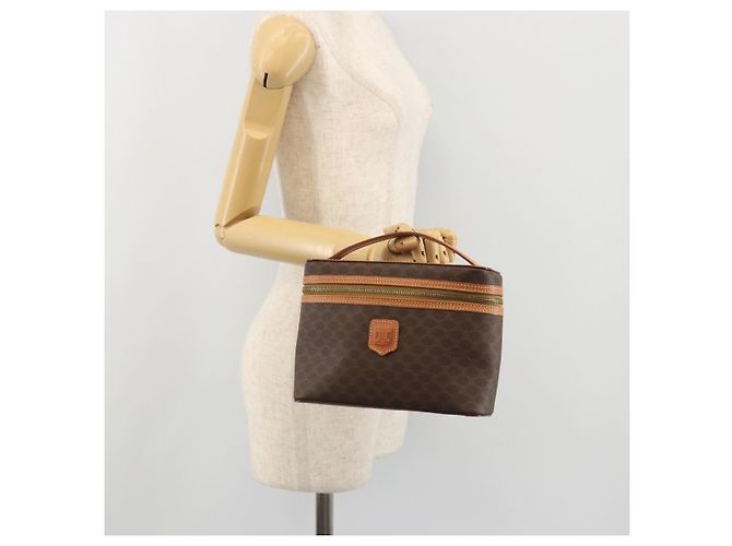 Céline CELINE Beauty Case Macadam in PVC e Pelle Marrone con Finiture Oro Autentico ep15314A - vista 21