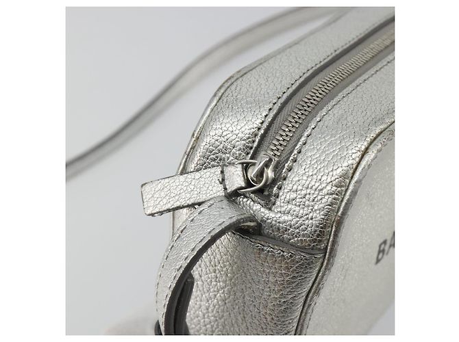 Borsa a tracolla BALENCIAGA Everyday in pelle Argento 552372 Auth 192828A - vista 15