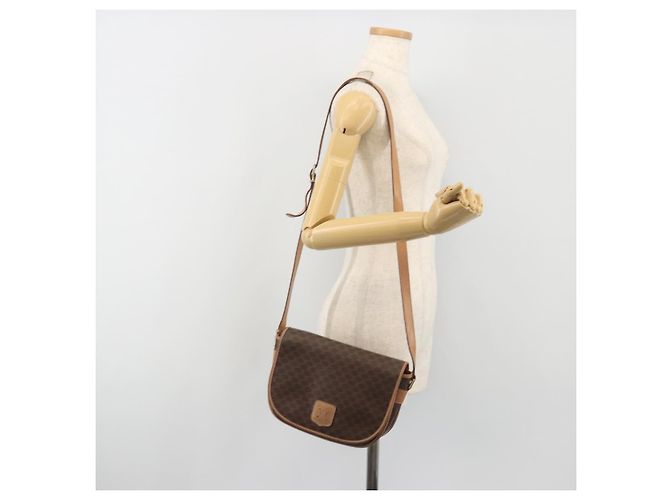 Céline CELINE Bolsa de Ombro Macadam em PVC e Couro Marrom com Detalhes Dourados Auth ep15274 - vista 24