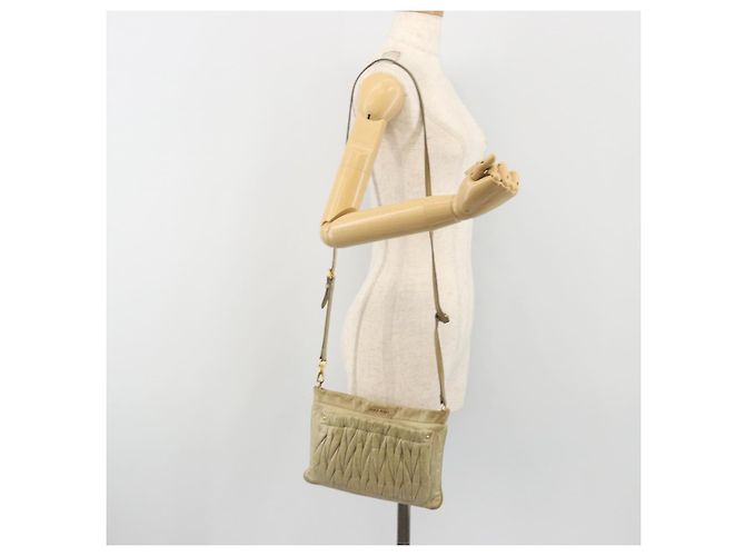 Borsa a Spalla Miu Miu Matelassé in Pelle Beige Oro Auth bs36288 D'oro - vista 25