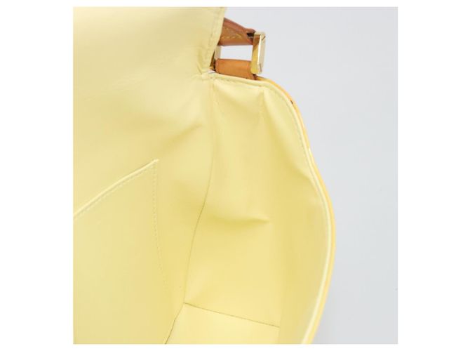 LOUIS VUITTON Monogram Vernis Thompson Street Bag Lime Yellow M91071 Auth 192632 D'oro - vista 21