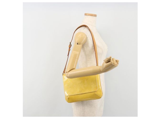 LOUIS VUITTON Monogram Vernis Thompson Street Bag Lime Yellow M91071 Auth 192632 D'oro - vista 24
