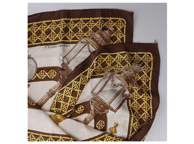 Foulard in seta Hermès Carré 90 "FEUX DE ROUTE" marrone - vista 3