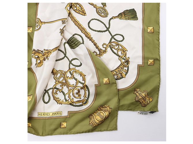 Foulard in seta Hermès Carré 90 "LES CLES" Verde - vista 2
