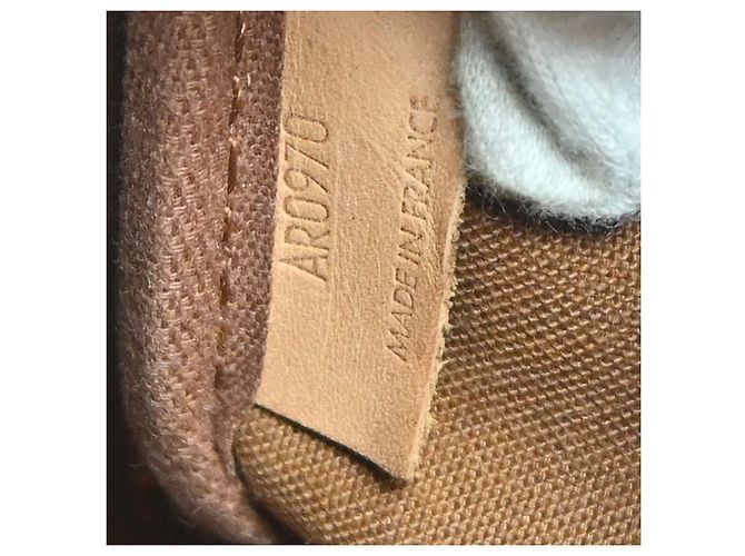 Louis Vuitton Saumur Monogram 35 Marrone - vista 4