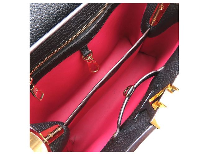 Borsa Louis Vuitton Capucines MM Nero - vista 6
