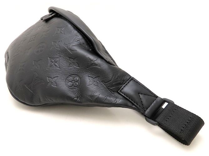 Louis Vuitton Monogram Shadow Discovery Bumbag PM Nero - vista 3