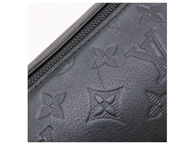 Louis Vuitton Monogram Shadow Discovery Bumbag PM Nero - vista 5