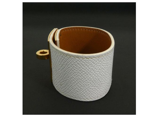 Bracciale charm Kelly Dog Hermès D'oro Bianco sporco - vista 2