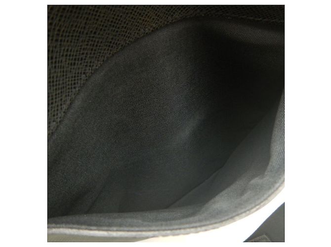 Borsa a tracolla Louis Vuitton Taiga Beluga in Ardoise Grigio - vista 19