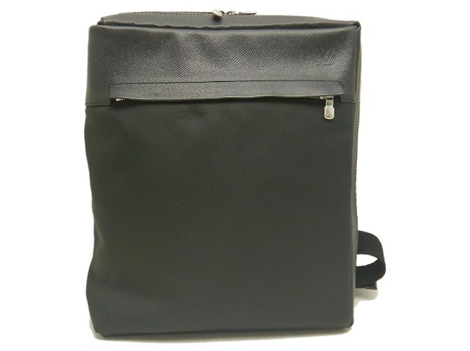 Borsa a tracolla Louis Vuitton Taiga Beluga in Ardoise Grigio - vista 2