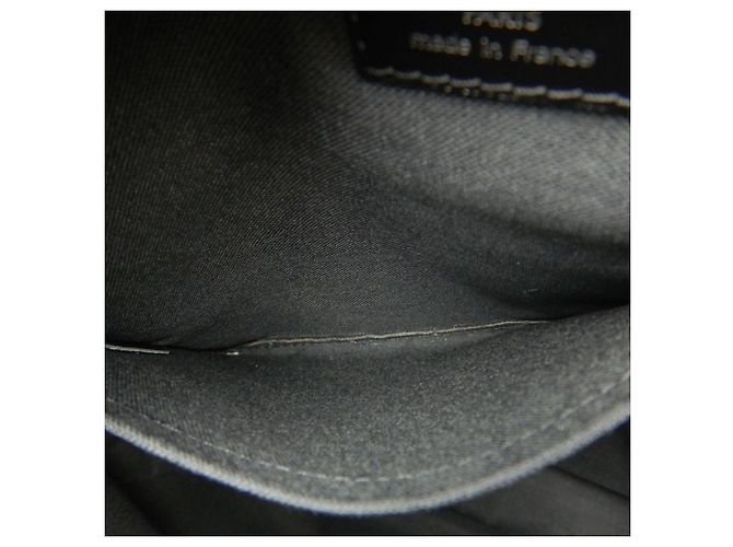 Borsa a tracolla Louis Vuitton Taiga Beluga in Ardoise Grigio - vista 21
